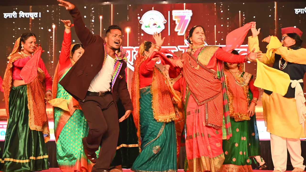 Uttarakhand Festival: उत्तराखंडी लोक संस्कृति की झलक पाने को उमड़ा लखनऊ... जमकर की खरीदारी