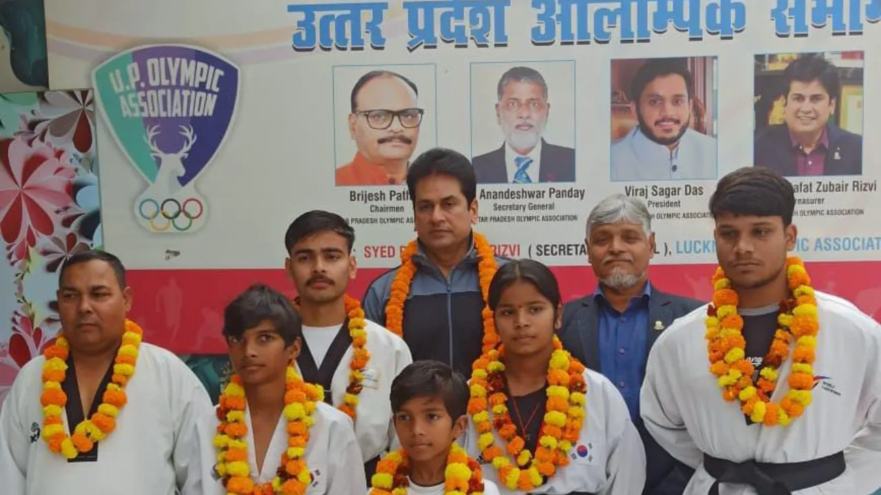 ताइक्वांडो खिलाड़ियों को ब्लैक बेल्ट से किया सम्मानित, उत्तर प्रदेश ओलम्पिक एसोसिएशन में हुआ आयोजन