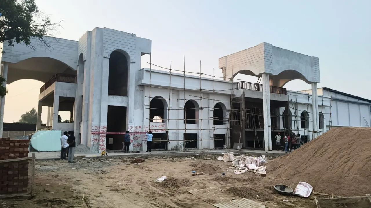 LDA की लापरवाही लोगों पर पड़ रही भारी... उपाध्यक्ष की फटकार के बाद 11 निर्माण सील