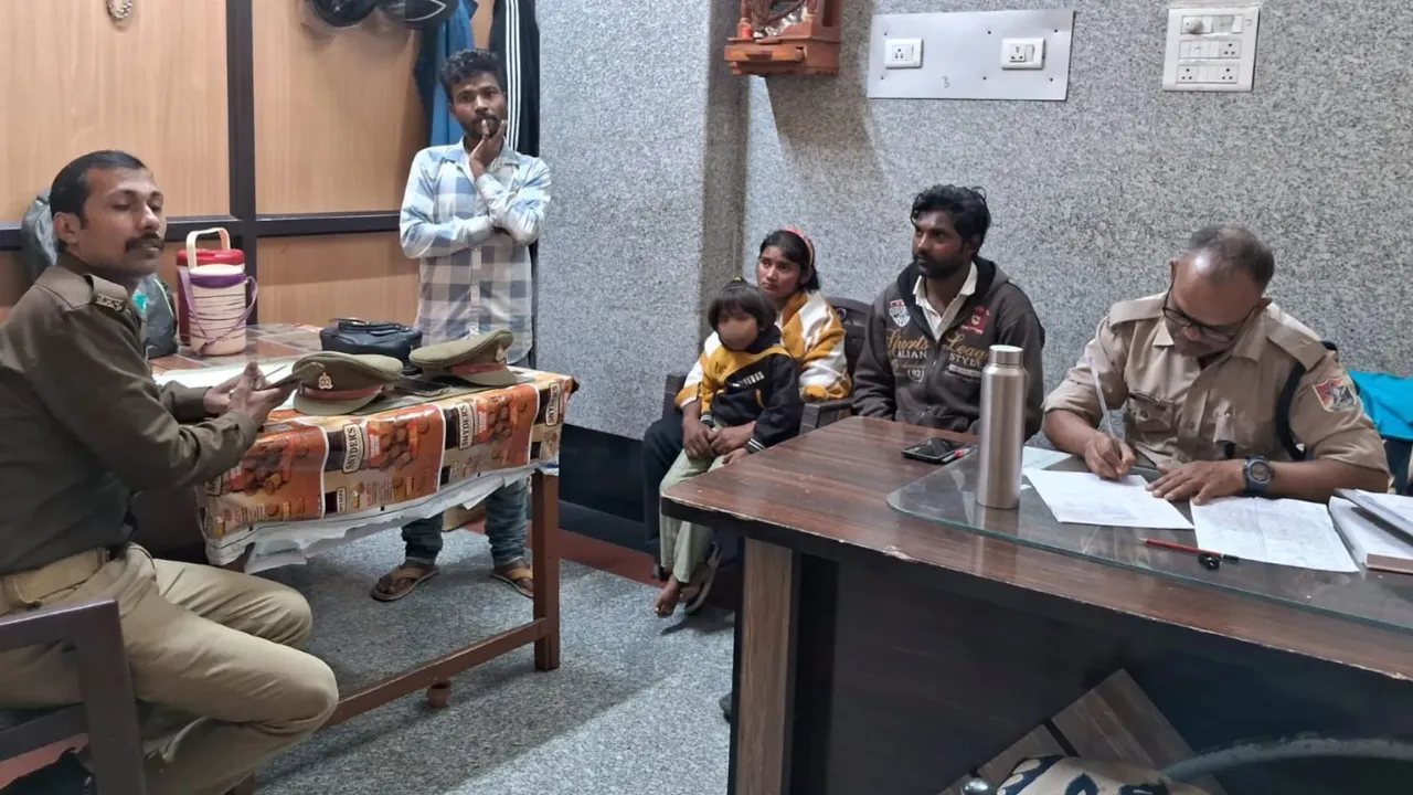 वाराणसीः RPF की टीम ने द्वारिका एक्सप्रेस से 15 बच्चों को तस्करों की चंगुल से कराया मुक्त, तीन गिरफ्तार 