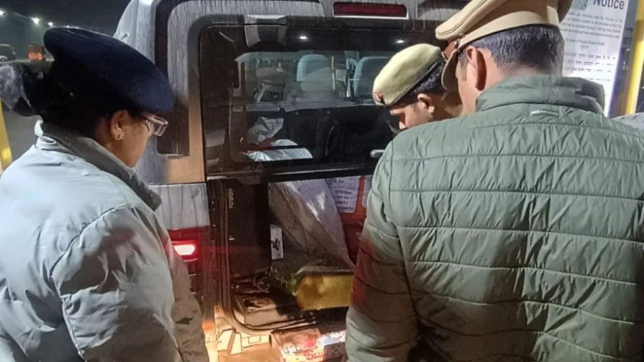 हापुड़ में भारी मात्रा में हाइड्रोफ्लोरिक एसिड और विस्फोटक बरामद, पुलिस गिरफ्त में तीन आरोपी