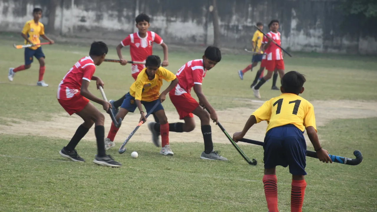सब जूनियर राज्य स्तरीय हॉकी टूर्नामेंट में देखने को मिलेगा कड़ा मुकाबला, भदोही और करमपुर में होगी खिताबी भिड़ंत