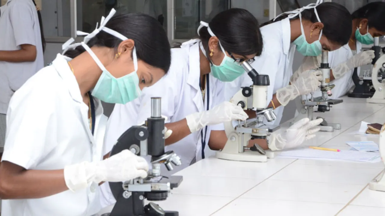 UP News: डी.फार्मा की पांचवे चरण की काउन्सिलिंग आज से, परेशानी होने पर इन नंबर पर करें कॉल