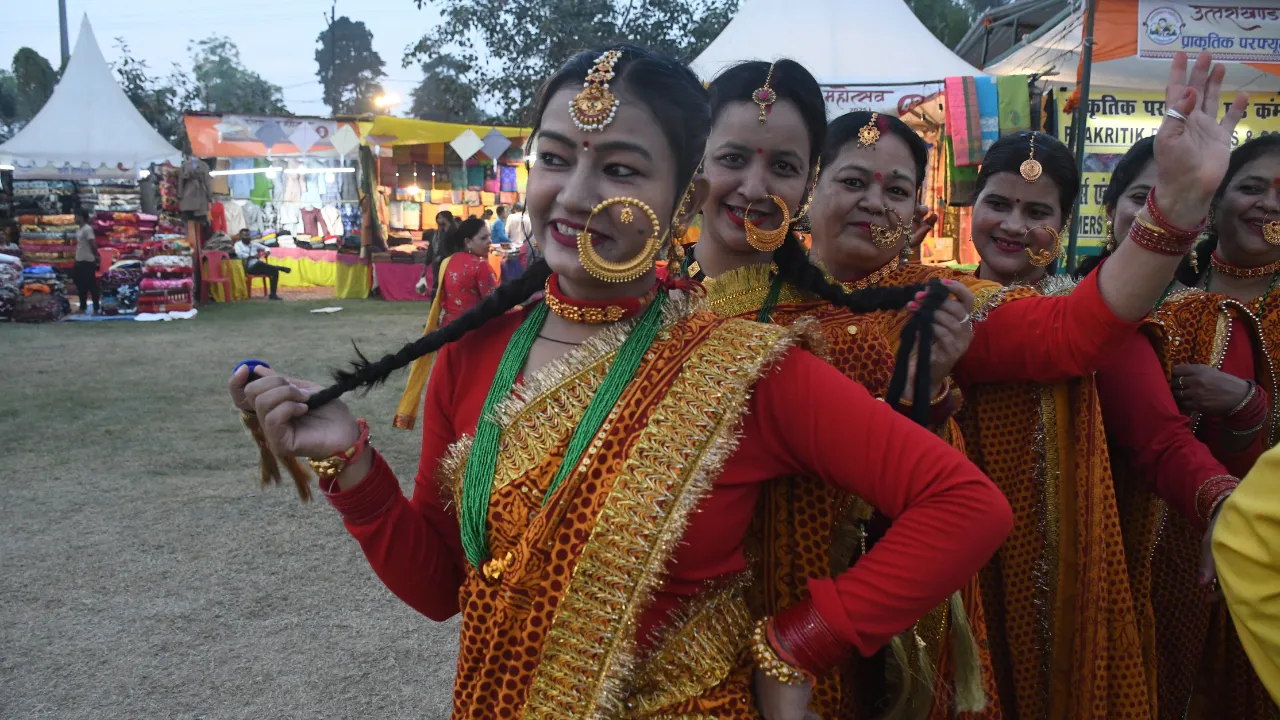 Uttarakhand Festival: छोलिया दल छाया, काफल गायन में अंबादत्त ने पहला स्थान पाया, गोमती तट पर उत्तराखंड महोत्सव की धूम