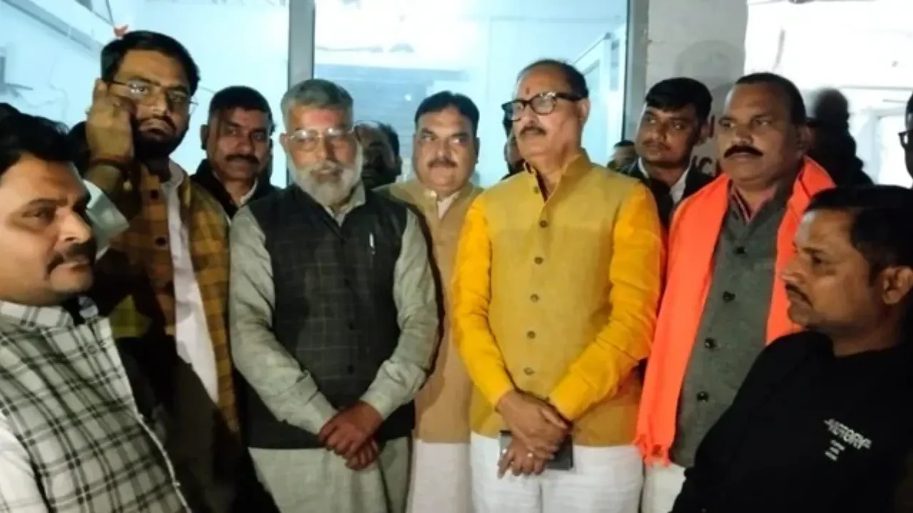 Lucknow News: भाजपा विधायक ने पुलिस पर लगाया भ्रष्टाचार का आरोप, थाने का किया घेराव 