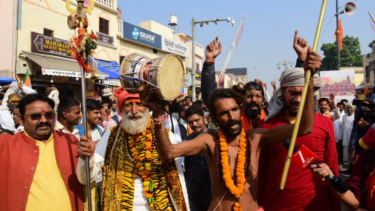 अयोध्यावासियों ने जयकारे संग पुष्पवर्षा से पीएम का किया स्वागत, देखें अयोध्या की EXCLUSIVE Photos