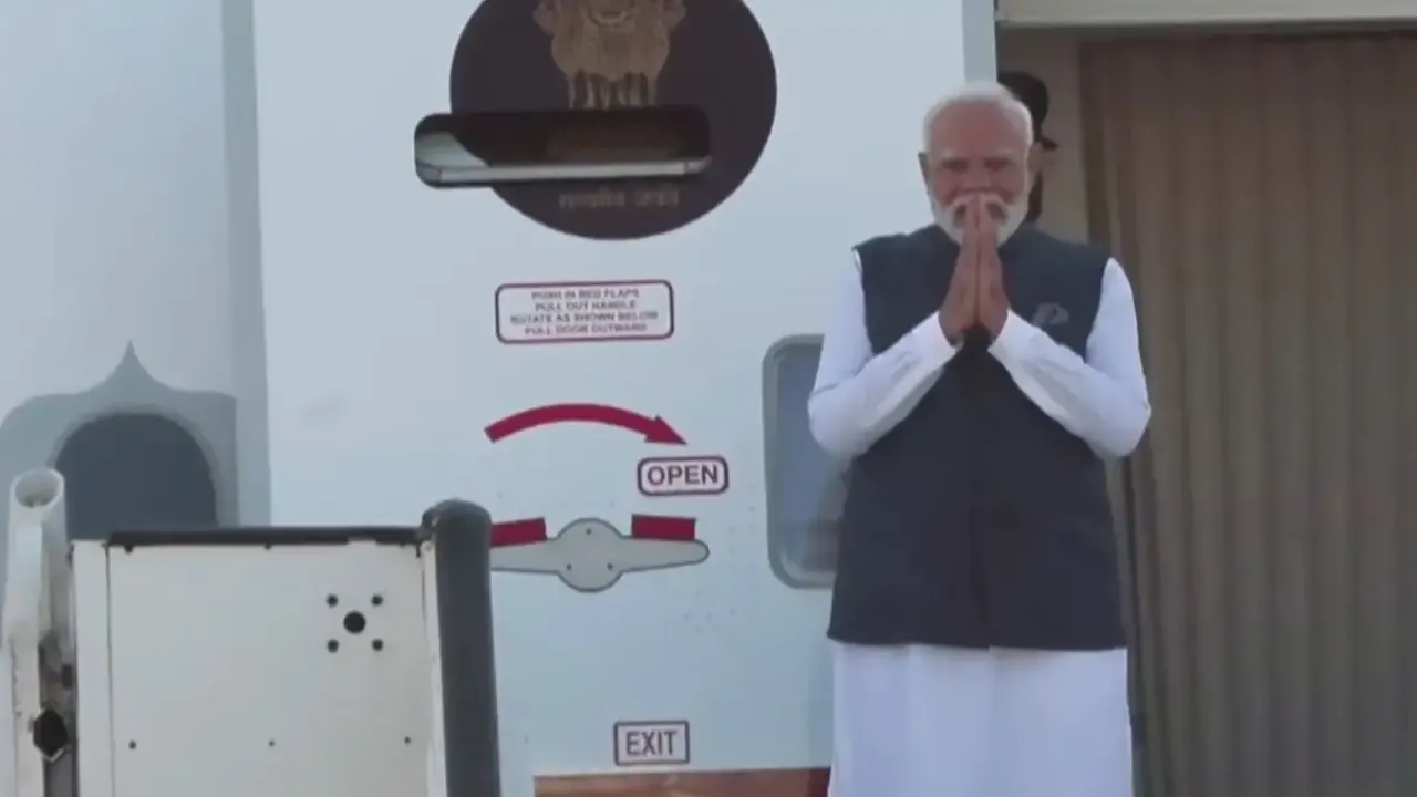 दक्षिण अफ्रीका से स्वदेश लौटे प्रधानमंत्री मोदी, सफल रहा तीन दिवसीय G20 स्म्मेलन