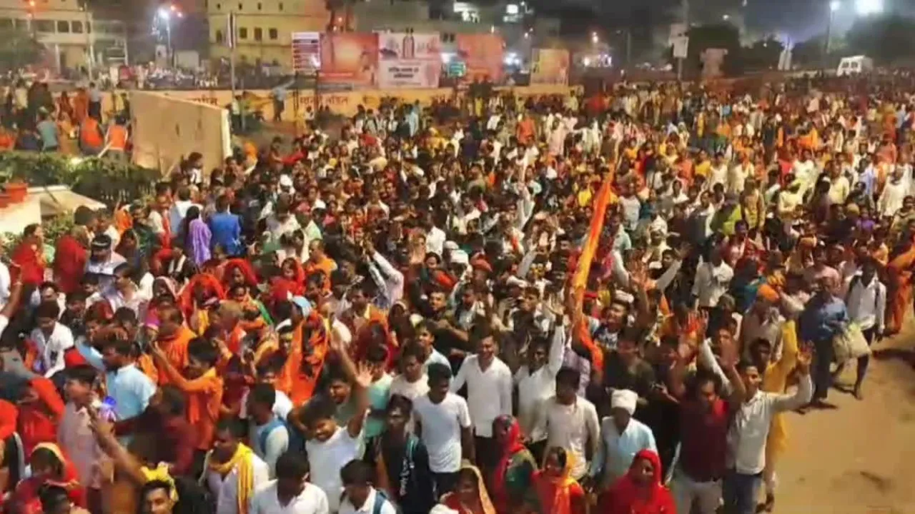 Ayodhya News:  रामधुन में झूमे लोग... 30 लाख श्रद्धालुओं ने की पंचकोसी परिक्रमा