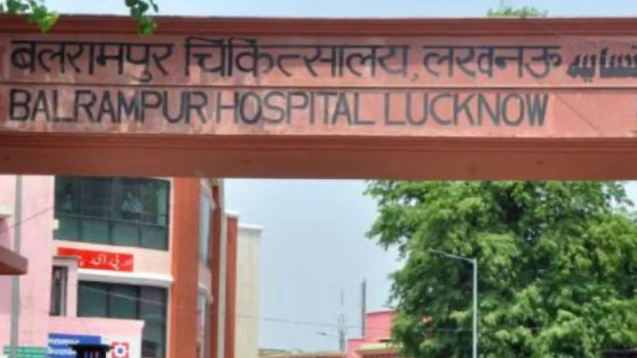 बलरामपुर अस्पताल में ऑपरेशन कर निकाली डेढ़ किलो की गांठ, लखीमपुर के मरीज को चिकित्सकों ने दिलाई दर्द से राहत