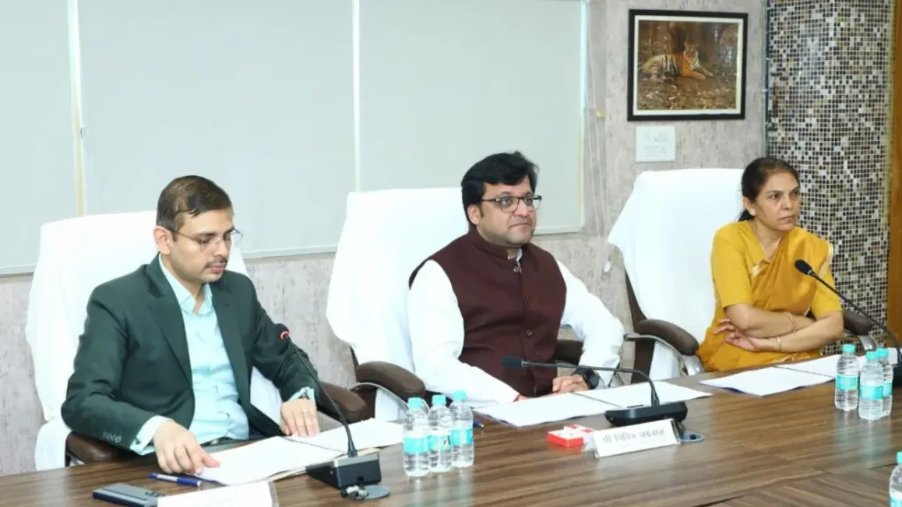 UP News:  आबकारी राजस्व लक्ष्य हासिल न किया तो होगा एक्शन, 63 हजार करोड़ रुपये राजस्व अर्जित करने का मिला लक्ष्य