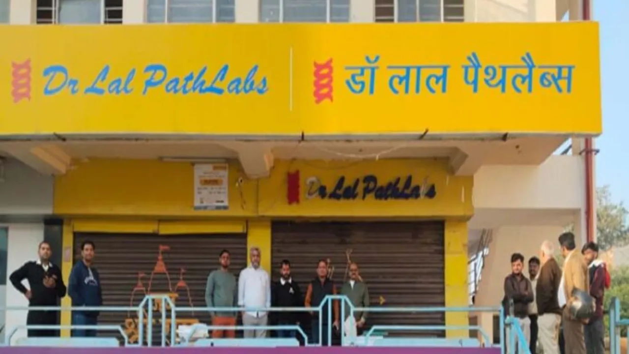 Ayodhya News: एसपी देहात को थमाई गलत रिपोर्ट, लाल पैथ लैब हुआ सील... जांच में अवैध मिले टेक्निशियन