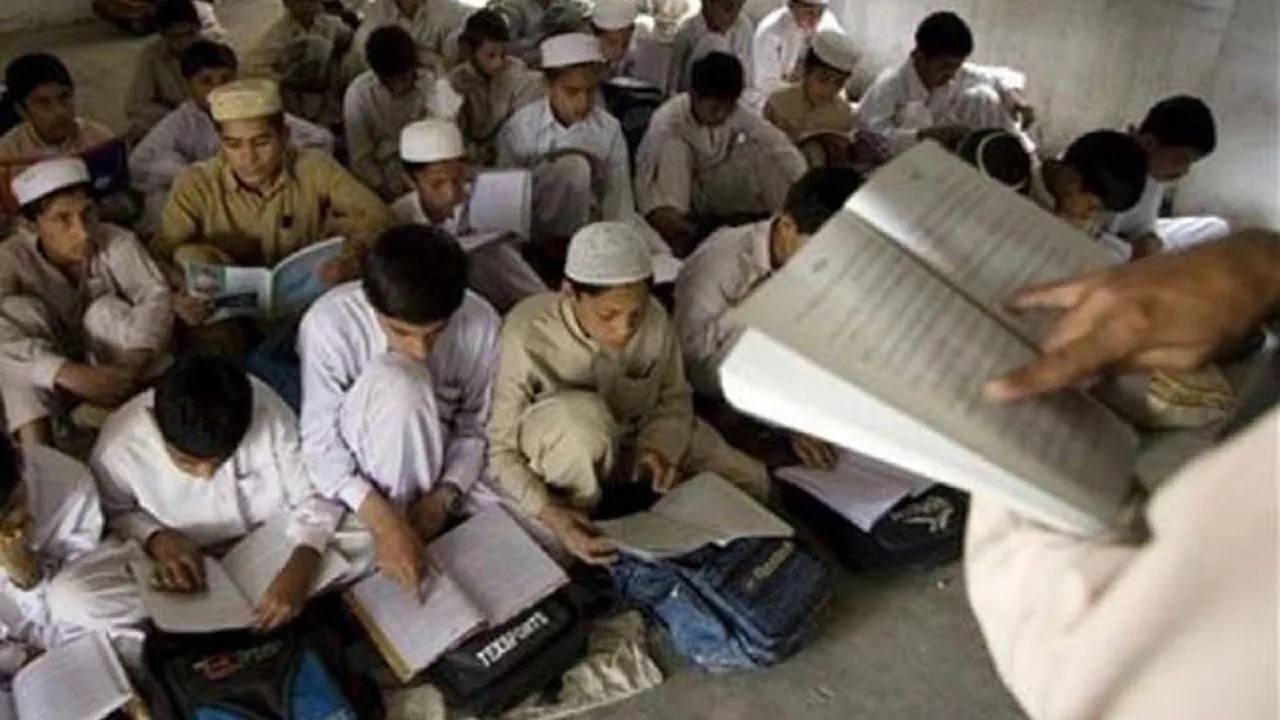 मदरसा बोर्ड में दो दशक से चल रहे जालसाजों के गिरोह...  डिजिटाइजेशन के आदेश को भी कर दिया दरकिनार