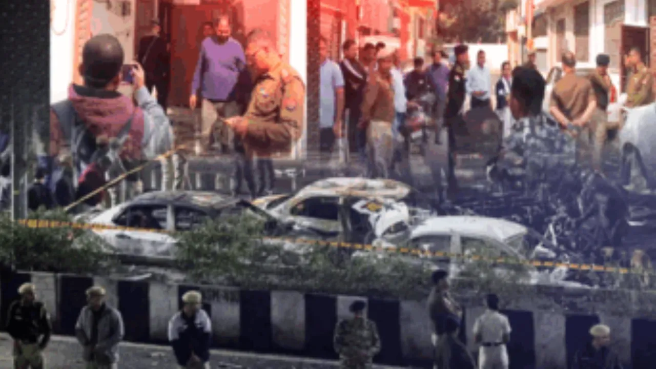 दिल्ली ब्लास्ट को लेकर लखनऊ में ताबड़तोड़ एक्शन...  ATS ने पारा के कुंदन विहार से भाई-बहन को पकड़ा, 13 संदिग्ध से पूछताछ