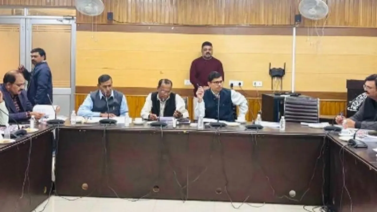 वरिष्ठ नागरिकों को मिले सम्मान, सुरक्षा और सुविधा... यूपी राज्य वरिष्ठ नागरिक नीति 2016 की समीक्षा बैठक में विभागों ने तय किया रोडमैप