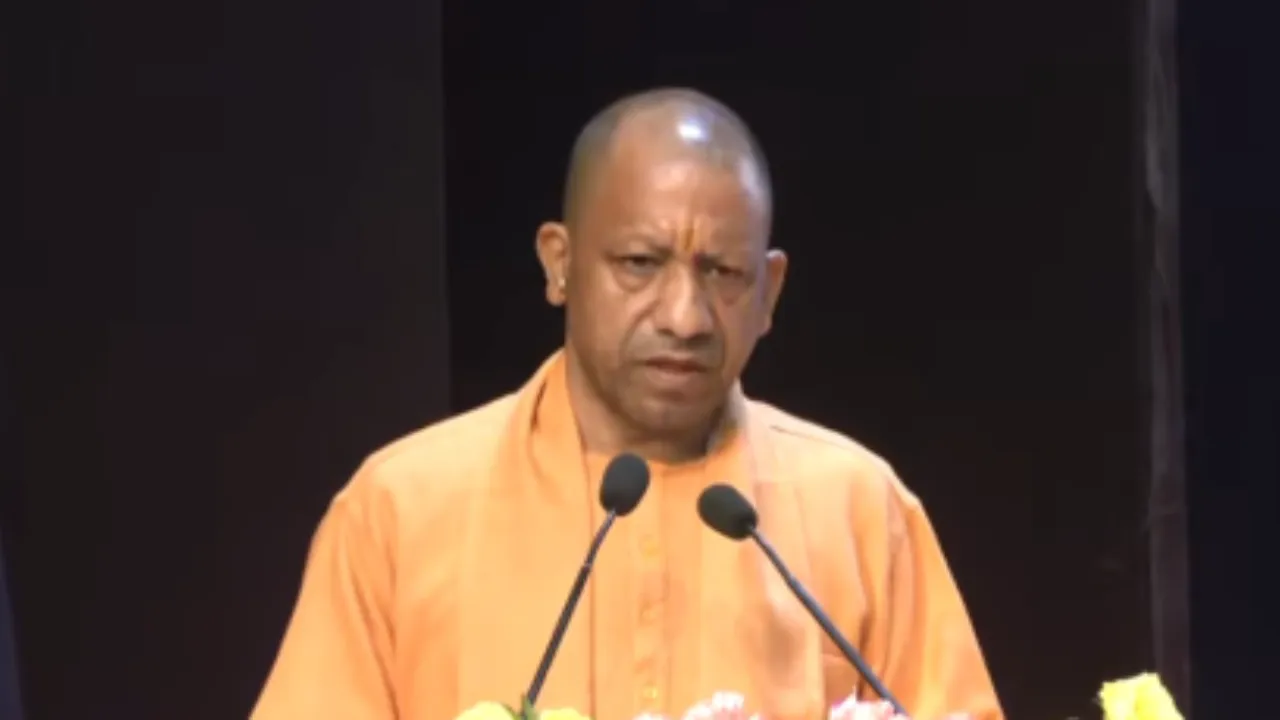 76वें संविधान दिवस... बोले सीएम योगी- हमारा संविधान दुनिया का सबसे बड़ा और विविधता को एकता में जोड़ने वाला है