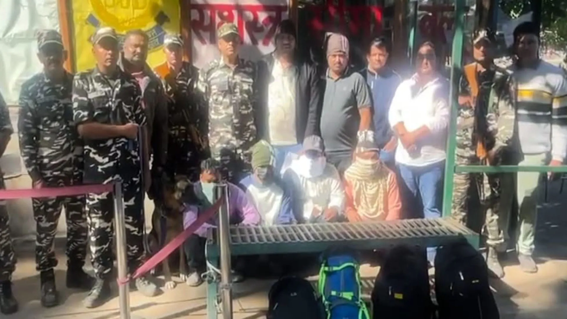 लखीमपुर खीरी: महाराष्ट्र से सोना-चांदी चुराकर लाए चार नेपाली गौरीफंटा बॉर्डर पर गिरफ्तार