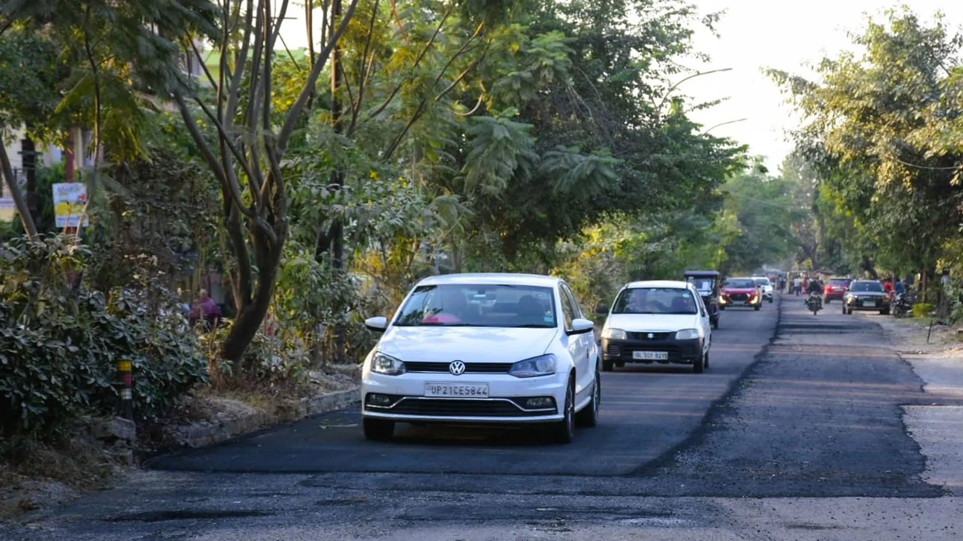 Moradabad: महानगर में सड़कों के गड्ढों से मिलने लगी निजात, नहीं खाने पड़ेंगे हिचकोले