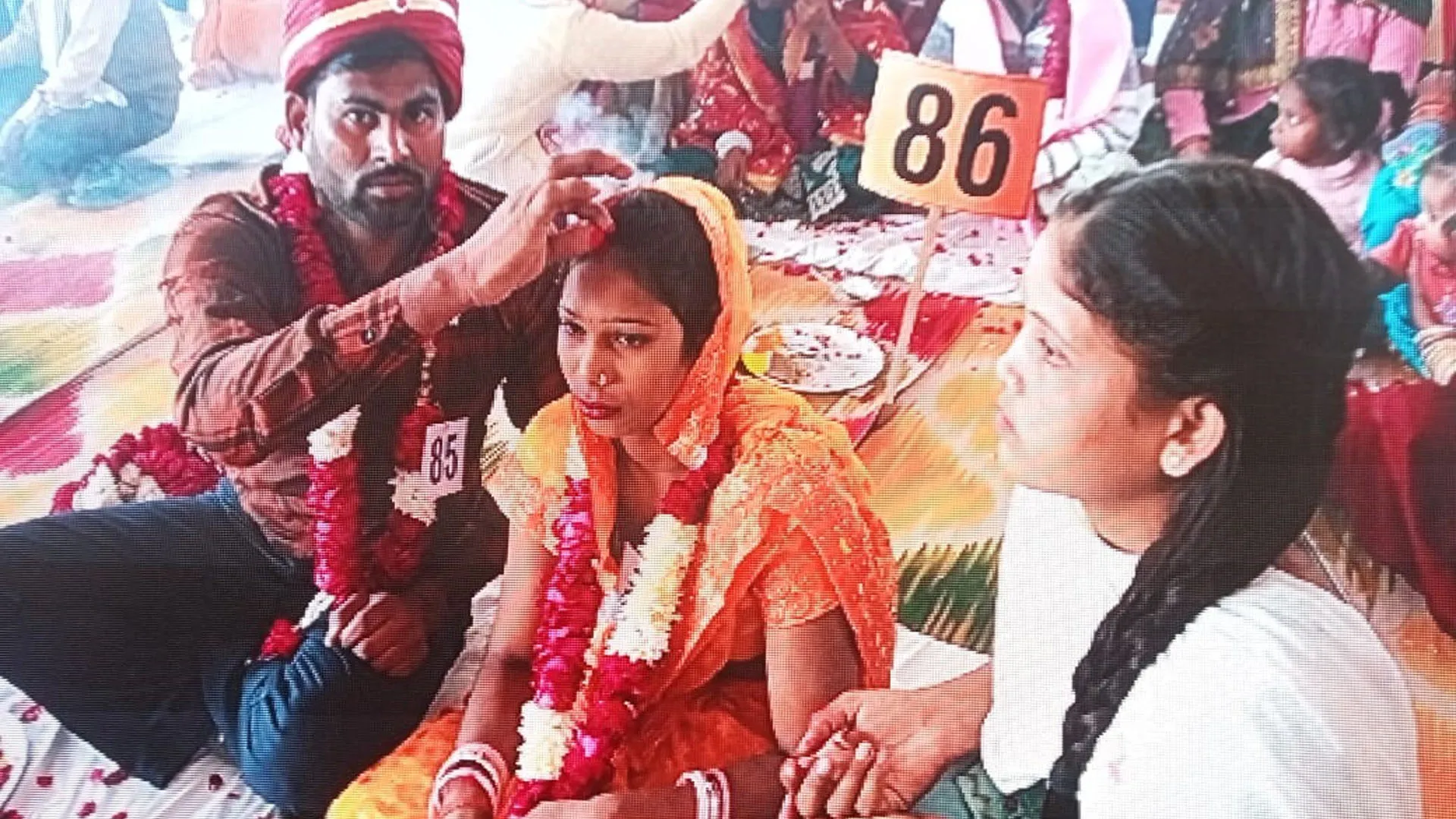 UP: 290 जोड़ों ने लिए सात फेरे...27 बोले निकाह कबूल