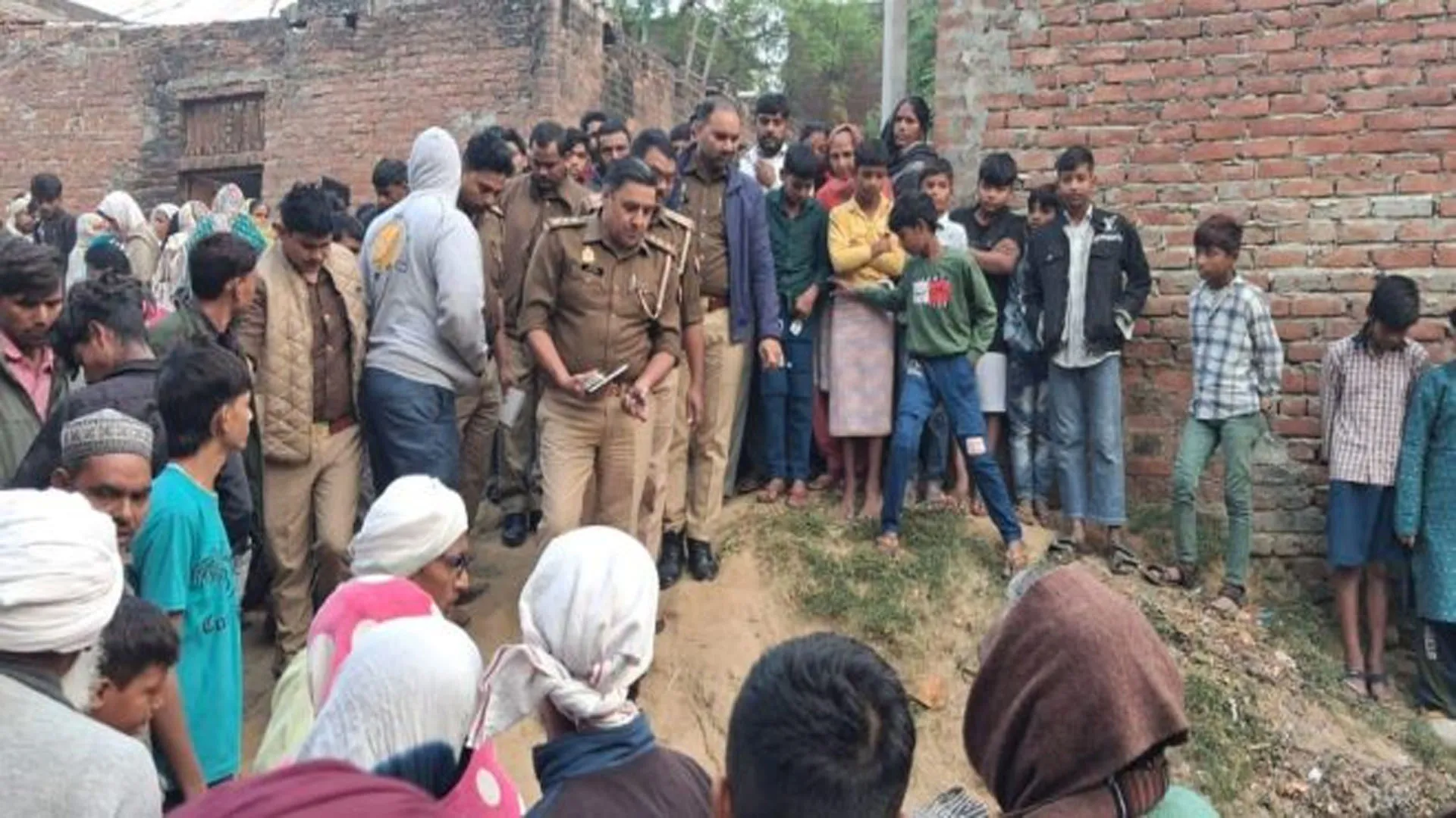 बदायूं: छह दिन से लापता बालक का प्लाट में शव मिलने से मचा हड़कंप