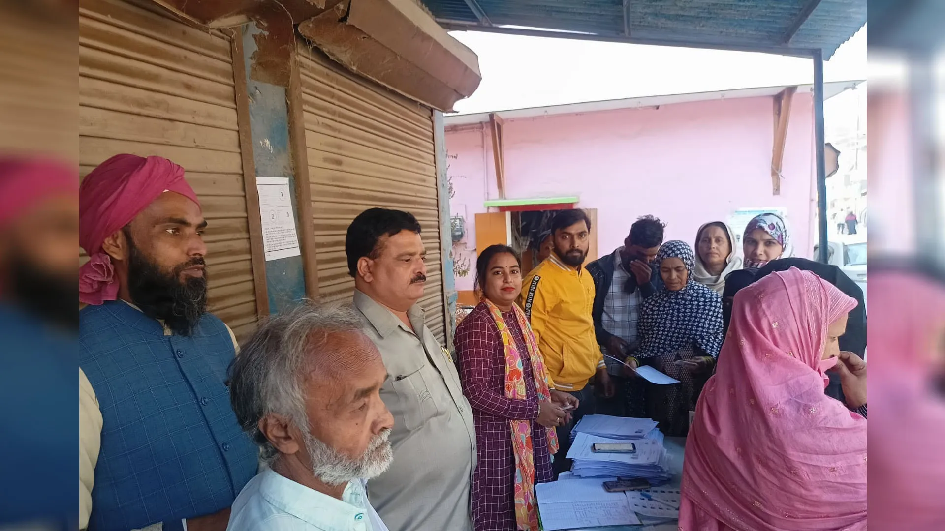 UP: मुस्लिम बाहुल्य क्षेत्रों में प्रपत्र भरवाने की बढ़ी रफ्तार...बीएलओ से मतदाता कर रहे संपर्क