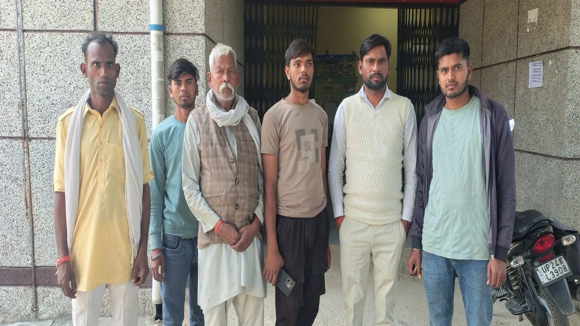 बदायूं : छोड़कर चली गई पत्नी, अधिवक्ता ने फंदा लगाकर दी जान