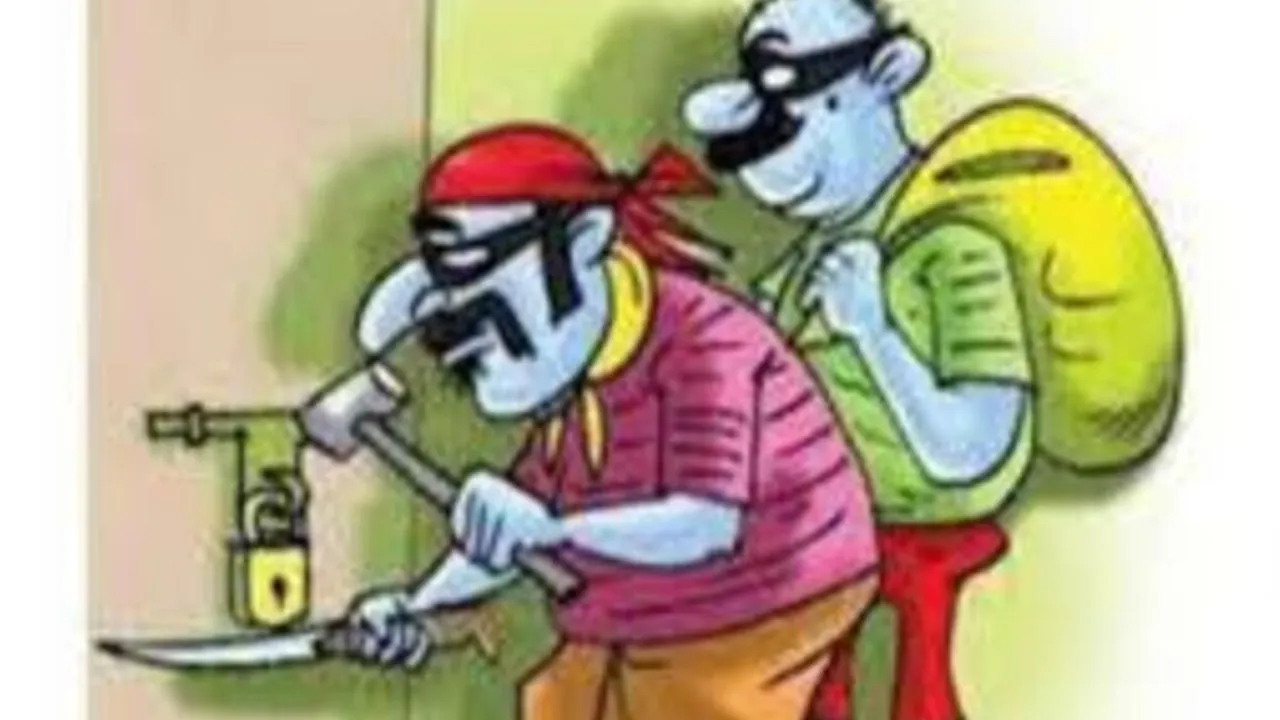 हरदोई में पुलिस लाइन में चोरी:  सरकारी क्वार्टर से चोरों ने उड़ाया लाखों का माल, SP समेत 4 पुलिसकर्मी निलंबित 