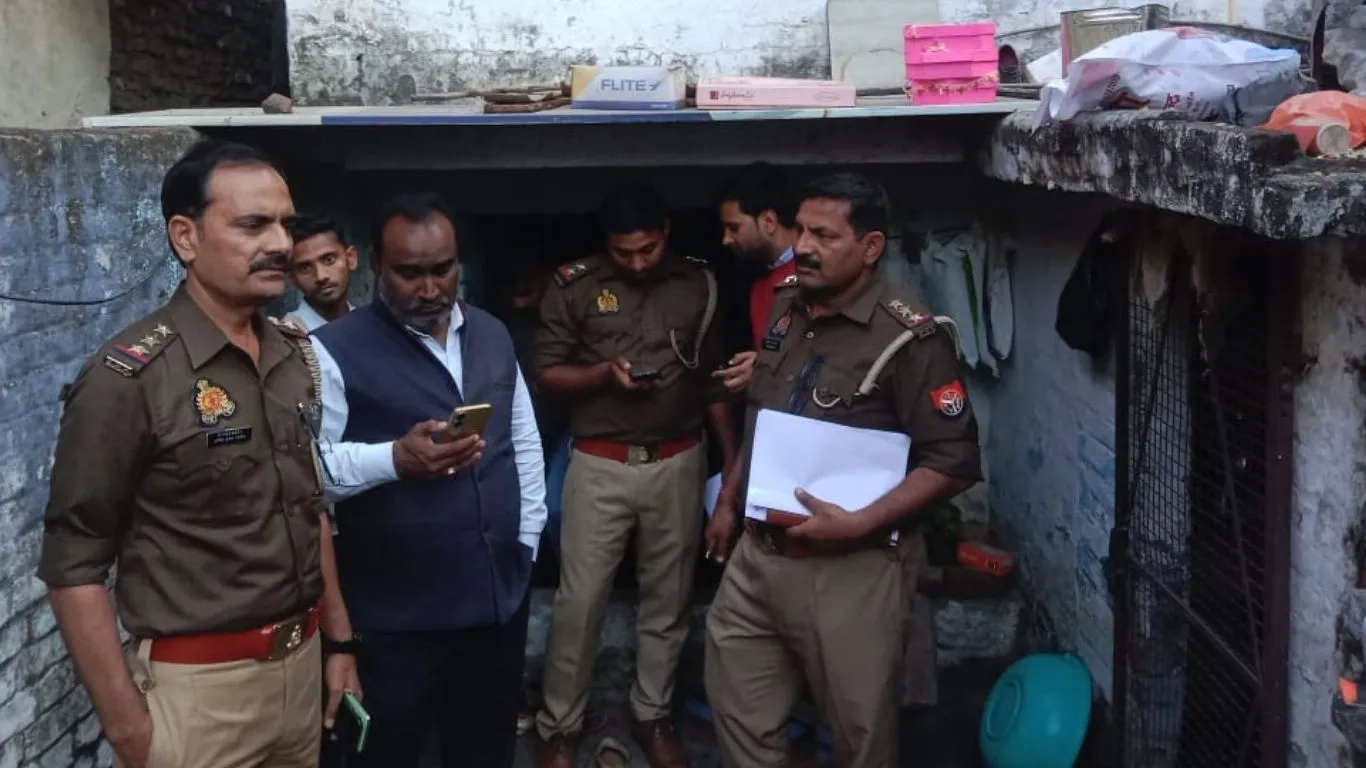   बाराबंकी में किशोर ने लगाई फांसी:  पुलिस ने जांच के दिए आदेश,  बेटे का जीवन वापस मांगने बदहवास मां पहुंची  महदेवा मंदिर 