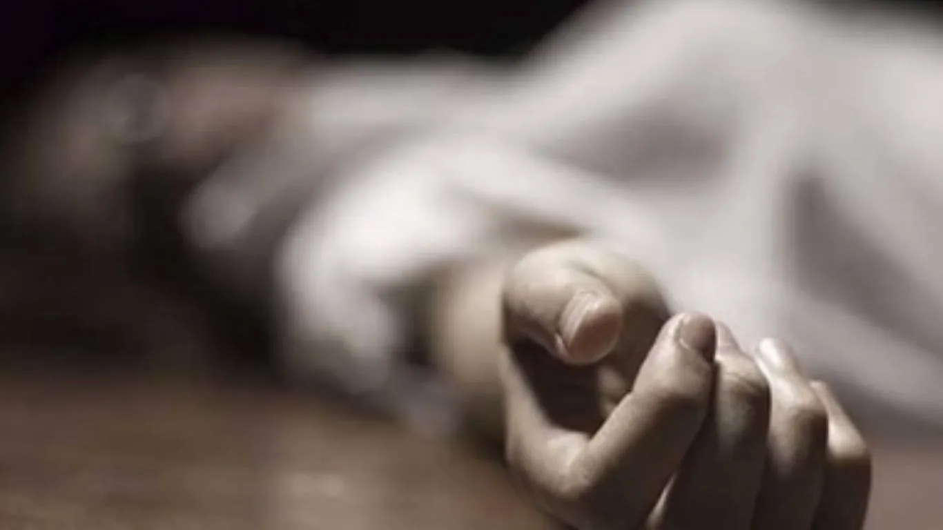   अलीगढ़ में महिला आरक्षी ने दी जान:  किराये के मकान में लटका मिला शव, जांच जारी 