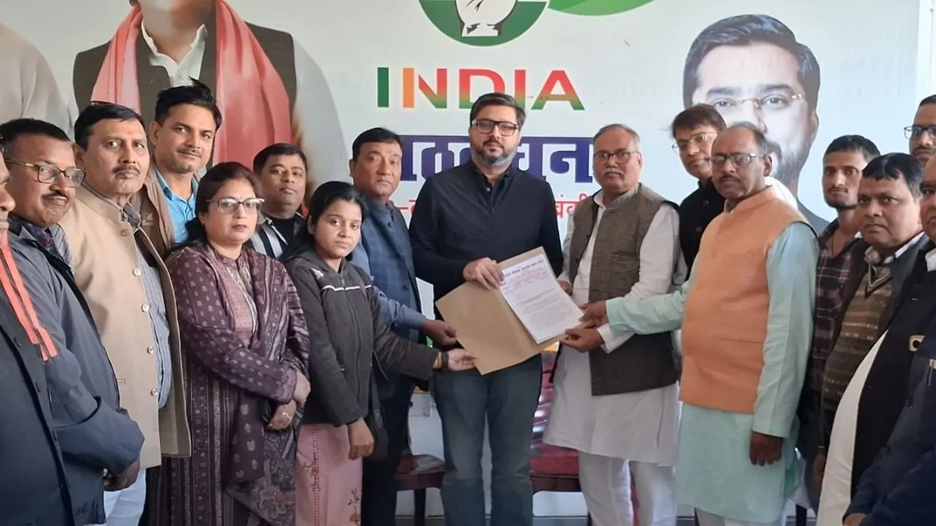 TET अनिवार्यता के विरोध में सांसद को सौंपा ज्ञापन, शिक्षकों के प्रतिनिधिमंडल ने की संसद में मुद्दा उठाने की मांग