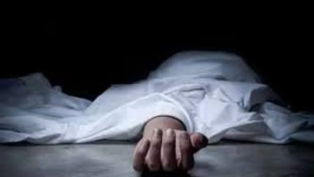  आगरा में महिला की फावड़े से हत्या : नौकर गिरफ्तार, हत्या के कारणों का नहीं चल सका पता 