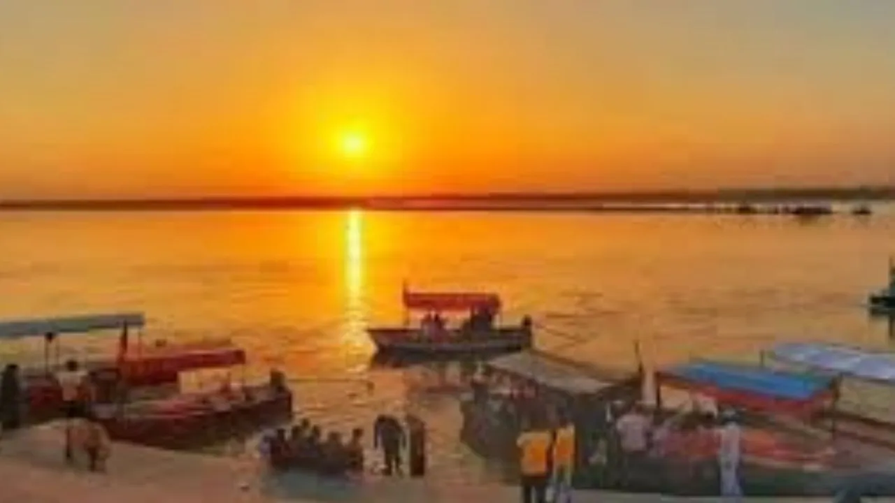  संतों ने मां सरयू को अर्पित की 101 मीटर लंबी चुनरी: बैंड बाजे के साथ हनुमानगढ़ा से निकाली शोभायात्रा, दिखाए करतब