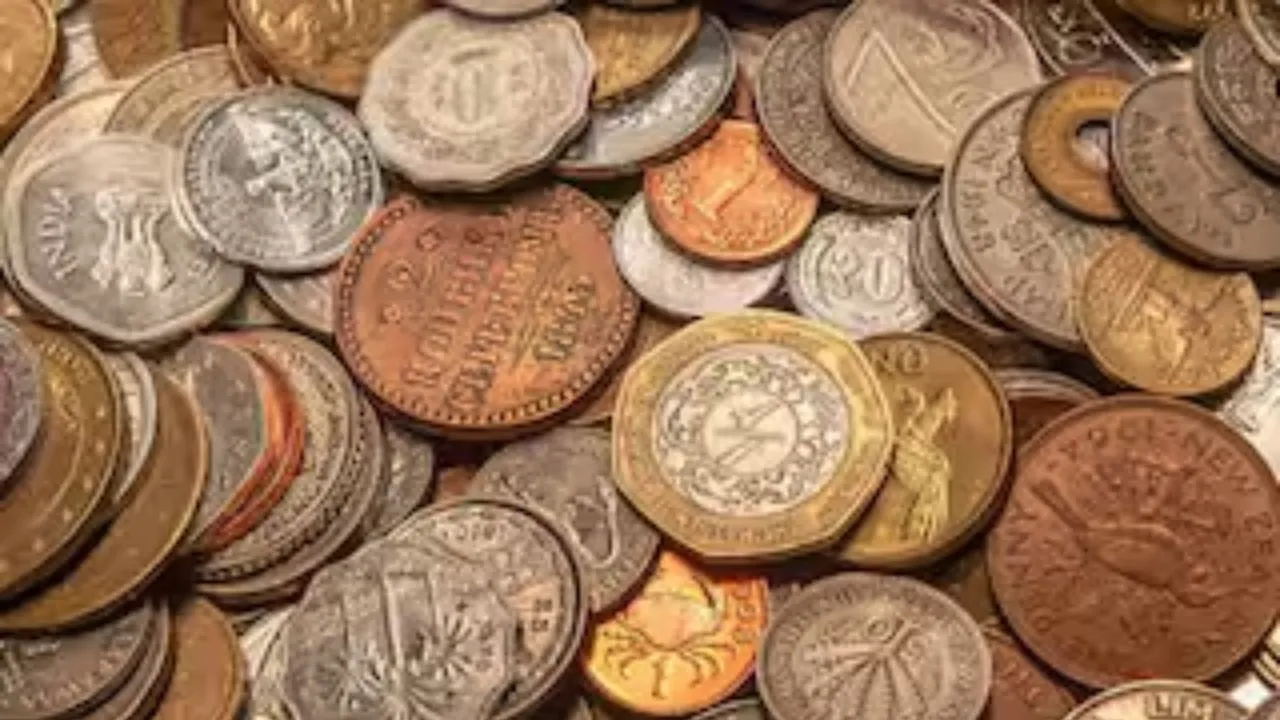बाराबंकी में पुराने सिक्के बेचने के नाम पर ठगी... खातों से अवैध लेन देन, कोर्ट के आदेश पर पुलिस ने दर्ज की रिपोर्ट 