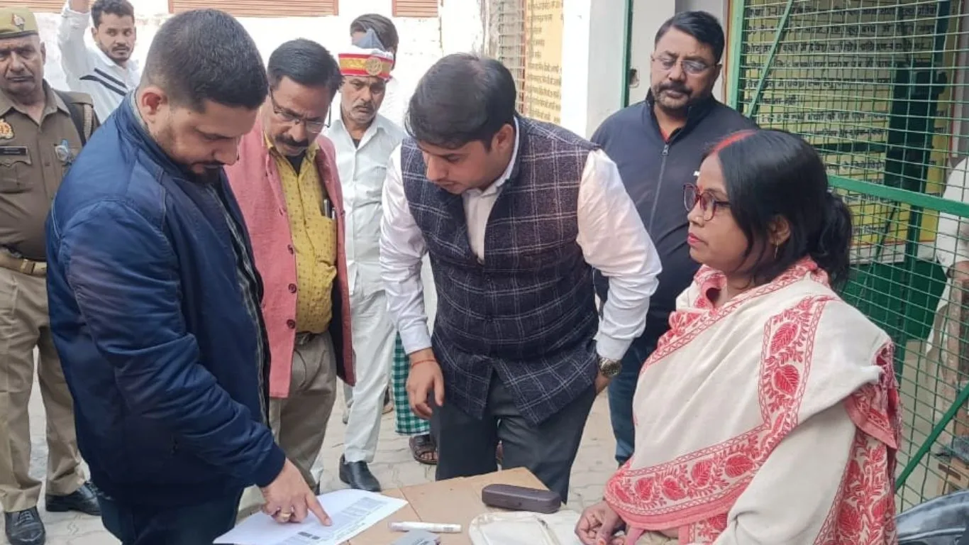 बाराबंकी में डीएम के परिश्रम से सफलता की ओर SIR अभियान