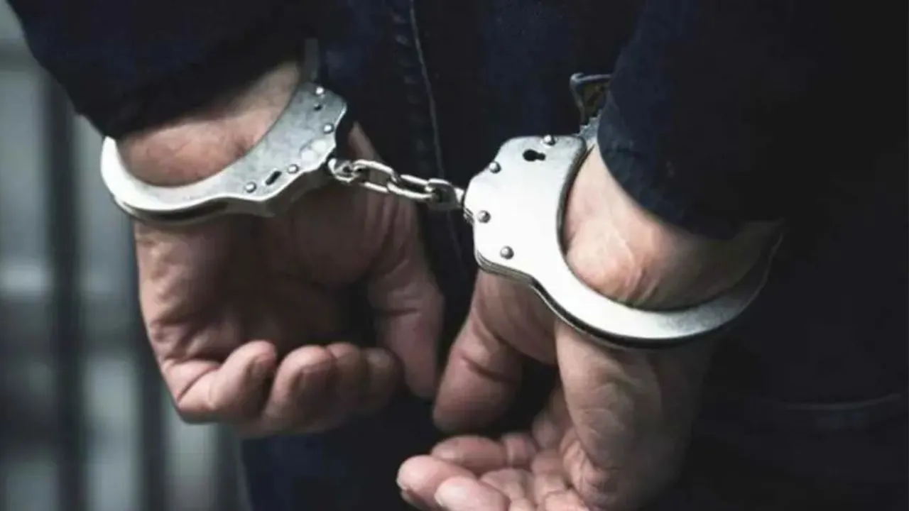 आगरा पुलिस की बड़ी कार्रवाई:  50 लाख की हेरोइन के साथ तस्कर गिरफ्तार, दूसरे राज्यों से करता था स्मगल  