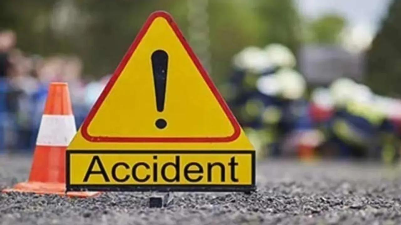  नोएडा के सेक्टर 113 में बड़ा हादसा : मूर्ति विसर्जित कर लौट रहे पिकअप वाहन पुल से गिरा, 3 की मौत 