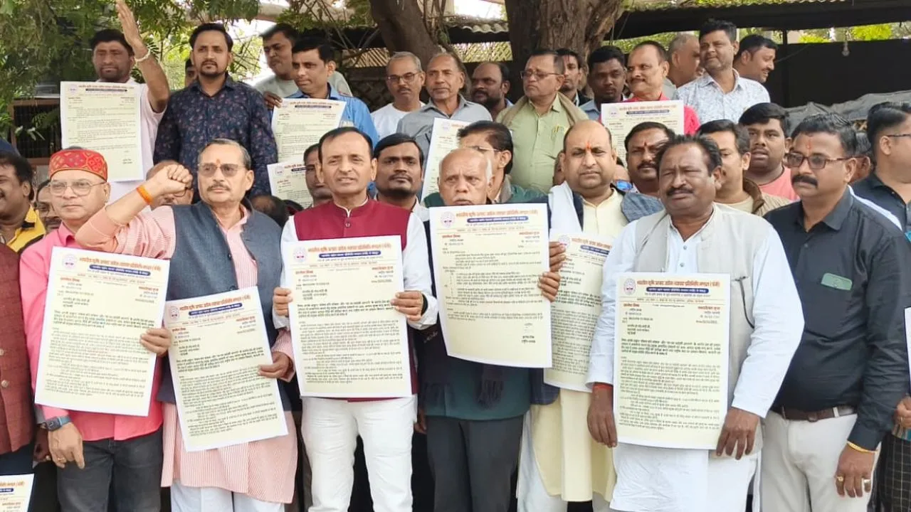   कानपुर में आयतित दलहन में 30% आयात शुल्क की मांग: नौबस्ता गल्ला मंडी के व्यापारियों ने पीएम को भेजा ज्ञापन, वोकल फॉर लोकल पर जोर 