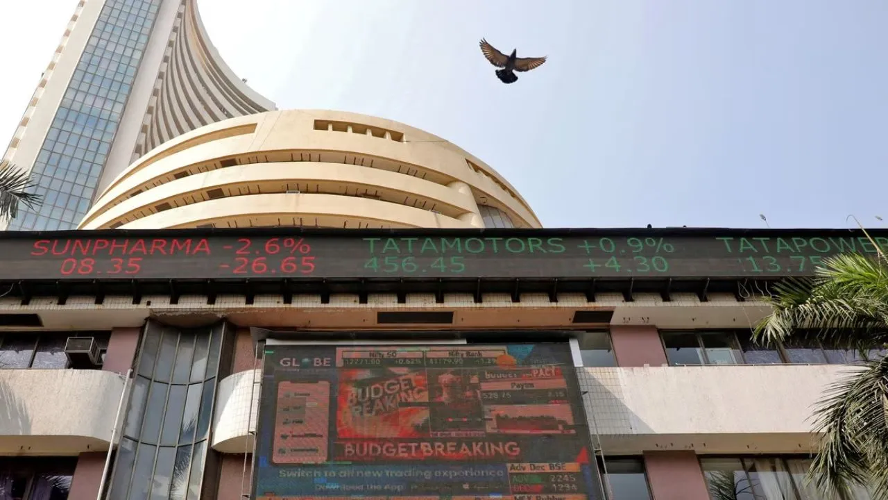  Stock Market Today: उतार-चढ़ाव के बीच खुले शेयर बाजार... कभी लाल तो कभी हरे निशान में रहा हाल, सेंसेक्स-निफ्टी में बढ़त 