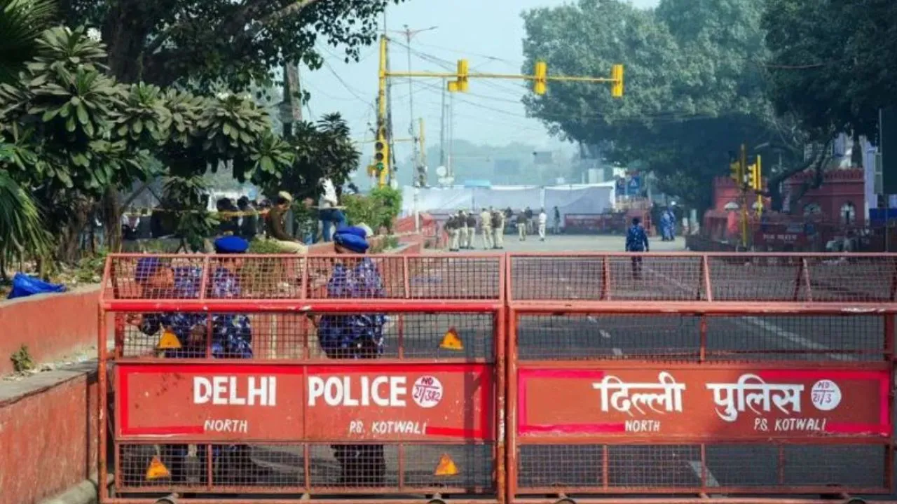 दिल्ली के महिपालपुर में ब्लास्ट की इनफार्मेशन निकली अफवाह ! बस का टायर फटने से दहशत, मौके पर फायर फाइटर के जवान मौजूद 