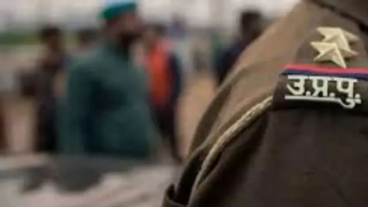  लखनऊ में नशे में धुत महिला ने की पुलिसकर्मियों से अभद्रता...दो महिला सिपाहियों को काटा, फाड़ी दरोगा की वर्दी 