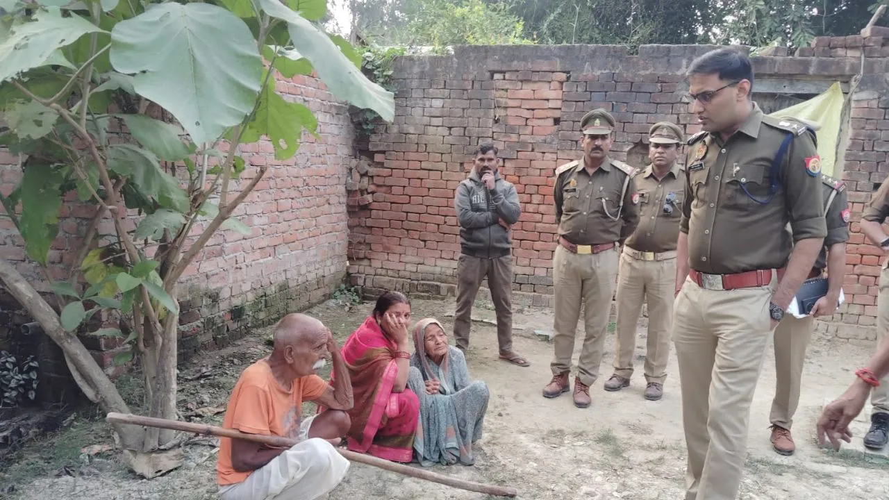 बाराबंकी में अधेड़ की हत्या कर तिरपाल में छिपाया शव:  गले सिर पर चोट के निशान, छोटे भाई पर शक