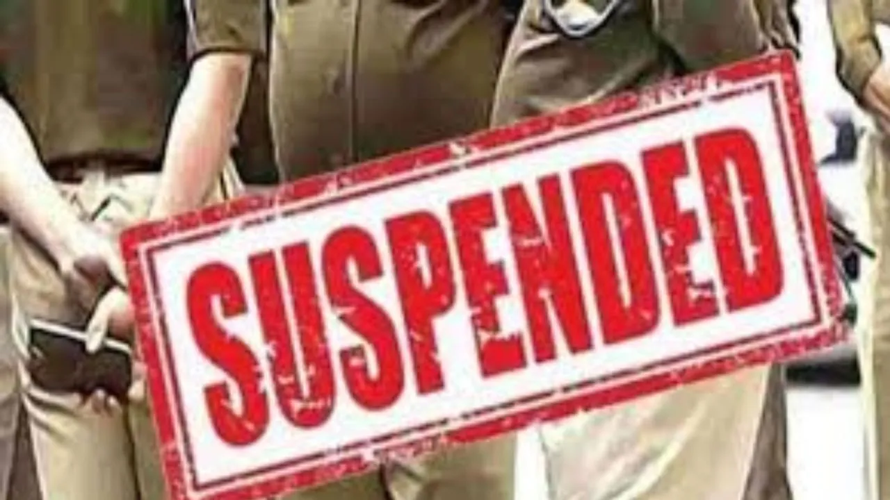  मुजफ्फरनगर में पुलिसकर्मी निलंबित...मोबाइल की दुकान के मालिक को परेशान का लगा आरोप, शिकायत के बाद निलंबन के आदेश