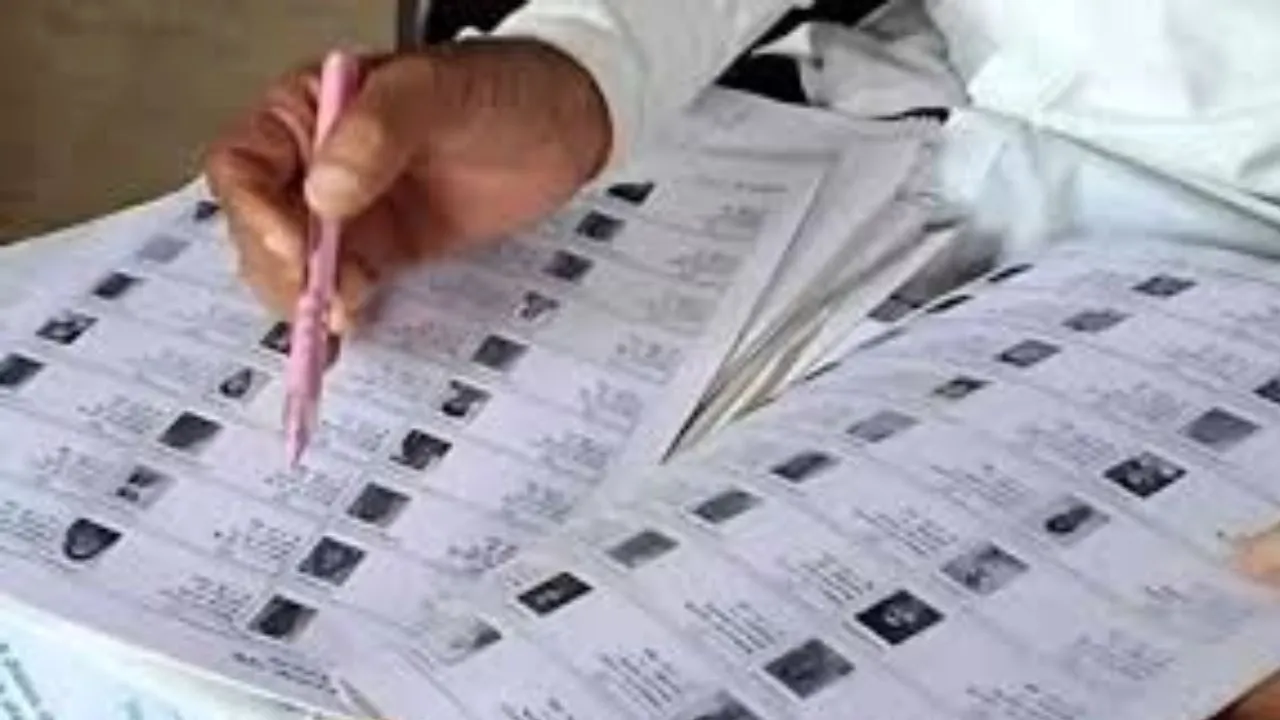  भदोही में तीन BLO सम्मानित:  SIR-2026 अभियान पूरा करने पर जिलाधिकारी ने किया सम्मानित 