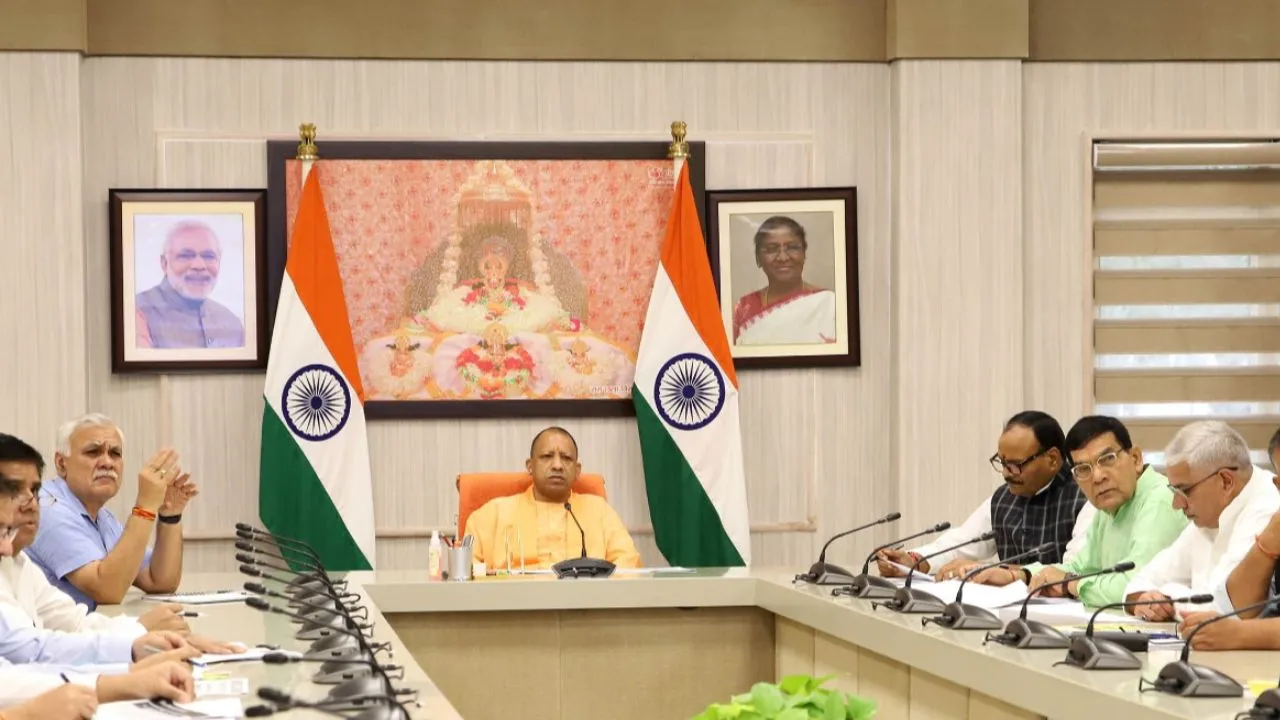  सीएम योगी ने अधिकारियों संग की बैठक...  478 विकास परियोजनाओं को मंजूरी, पीपीपी मॉडल पर विकसित करने के निर्देश 
