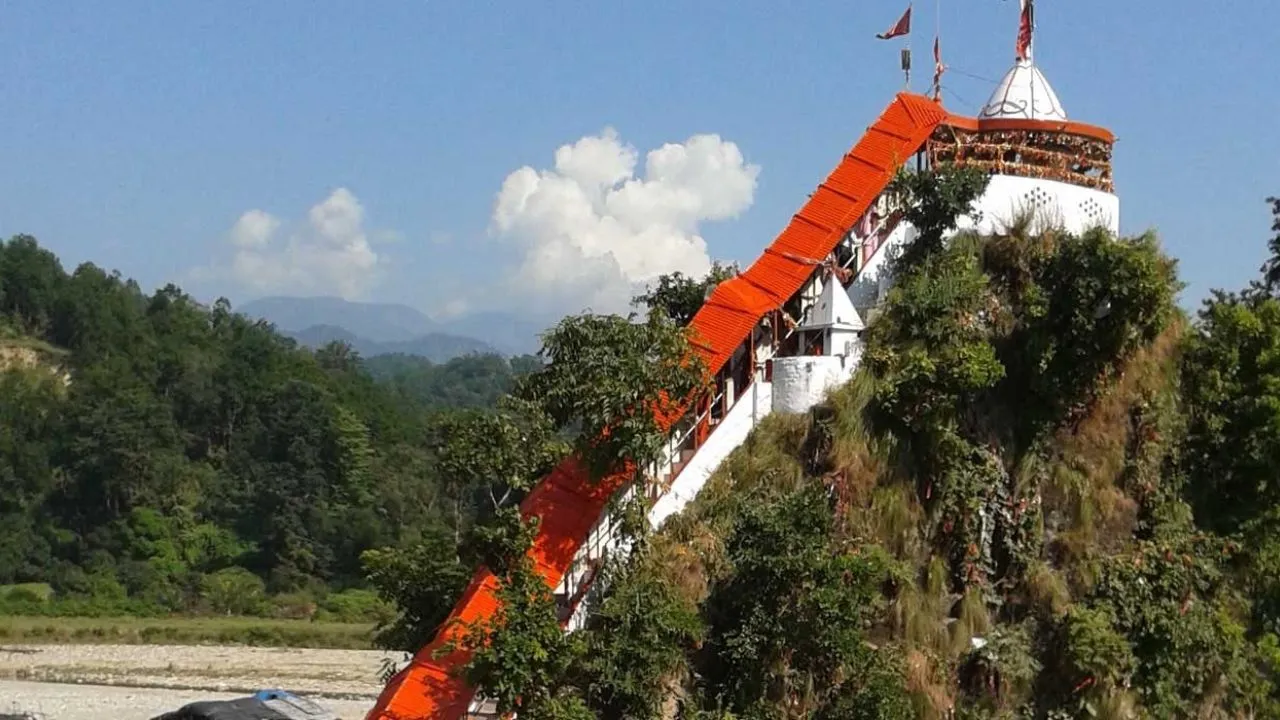 कार्तिक पूर्णिमा पर रामनगर के गर्जिया मंदिर में मेले की शुरुआत:  कोसी नदी में आस्था की डुबकी, प्रशासन की ओर से विशेष इंतज़ाम 