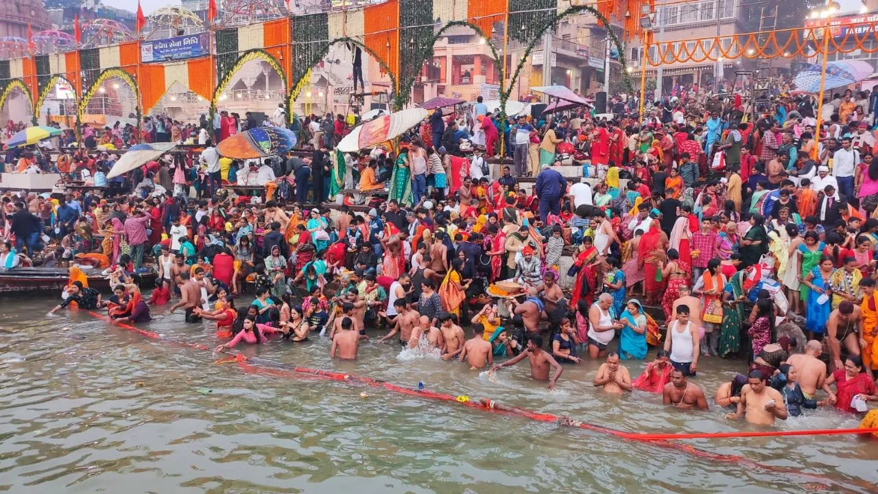 अनुमान से अधिक श्रद्धालुओं ने किया सरयू स्नान:  कार्तिक पूर्णिमा पर उमड़ा जनसैलाब, रामनगरी में जिला प्रशासन रहा मुश्तैद 