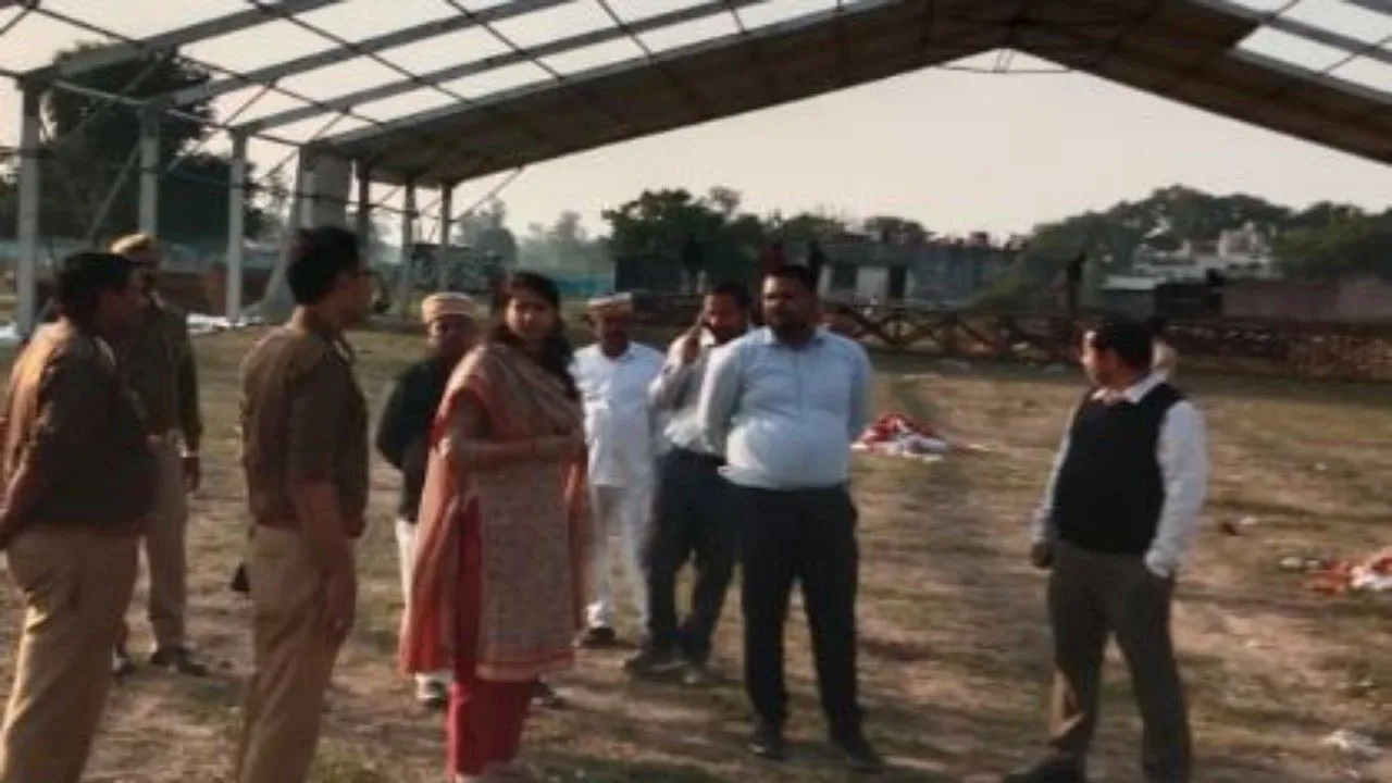 बाराबंकी : सांस्कृतिक पंडाल व अमरनाथ गुफा का ढांचा तैयार