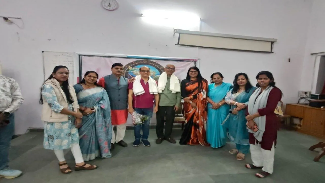 इस दौर की हम अस्ल ज़रूरत पे कहेंगे, अब शेर जो कहेंगे मोहब्बत पे कहेंगे... युवा शायरों के कलाम से झूम उठा लखनऊ