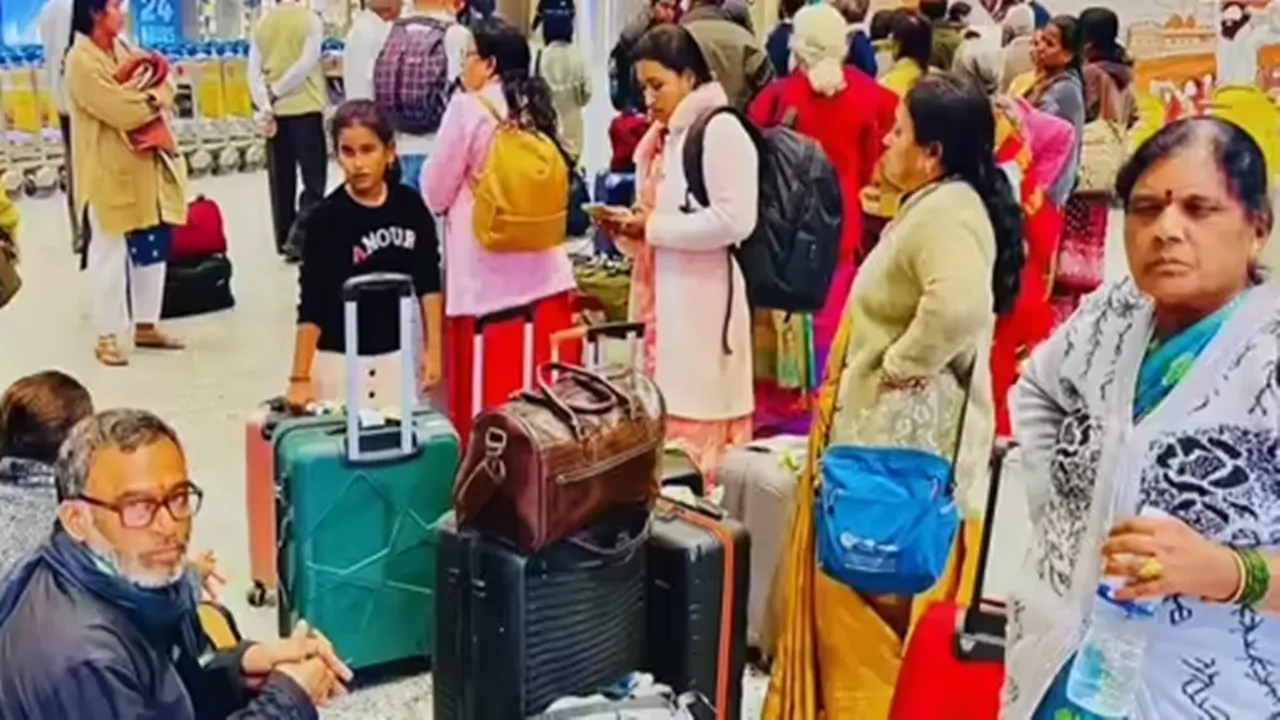 लखनऊ हवाई अड्डे पर दूसरे दिन भी उड़ानें बाधित, यात्री घंटों परेशान 