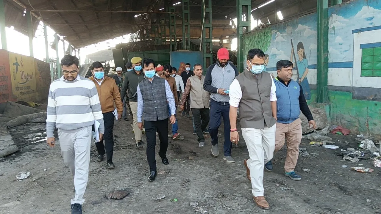कानपुर : नगर आयुक्त ने सॉलिड वेस्ट मैनेजमेंट प्लांट का किया निरीक्षण, कहा- उत्पादों की गुणवत्ता में हो सुधार 