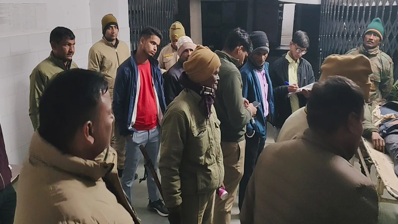 पीलीभीत : वाहन की टक्कर से बाइक सवार दो लोगों की मौत, CCTV खंगाल रही पुलिस 